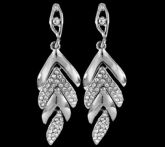 BRINCO FOLHEADO A OURO BRANCO COM STRASS